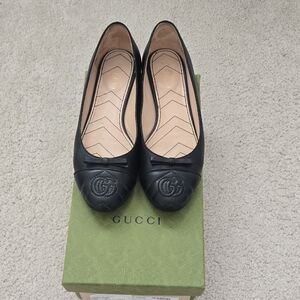 Gucci Black Leather Flats with Logo Detail